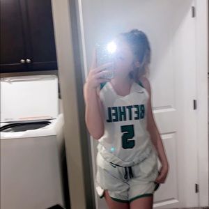 Meet your Posher, Abbey